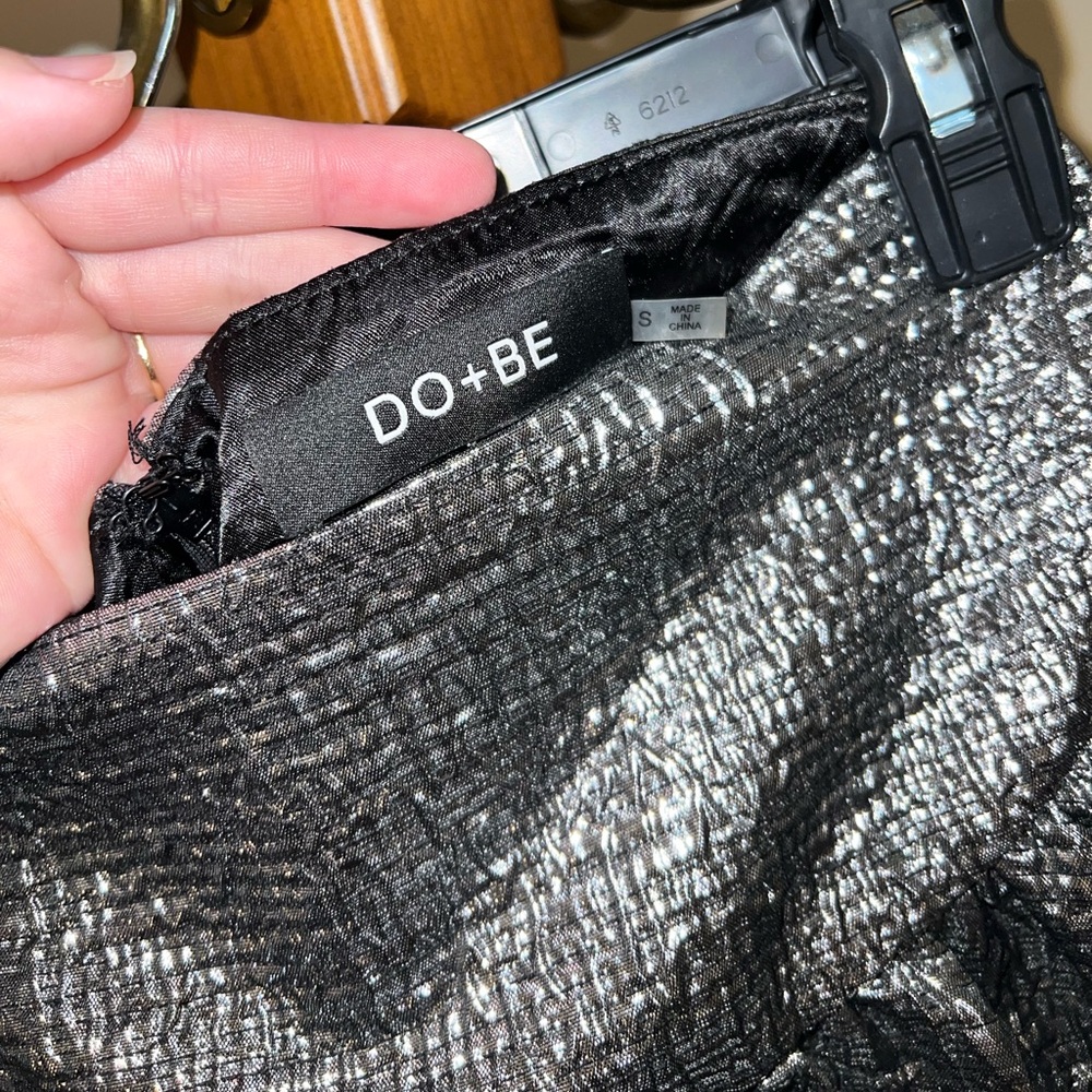 DO+BE Metallic Ruffle Mini Skort - Picture 6 of 7